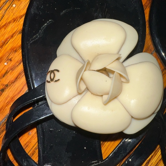 Authentic Chanel camellia sandals - Picture 2 of 3